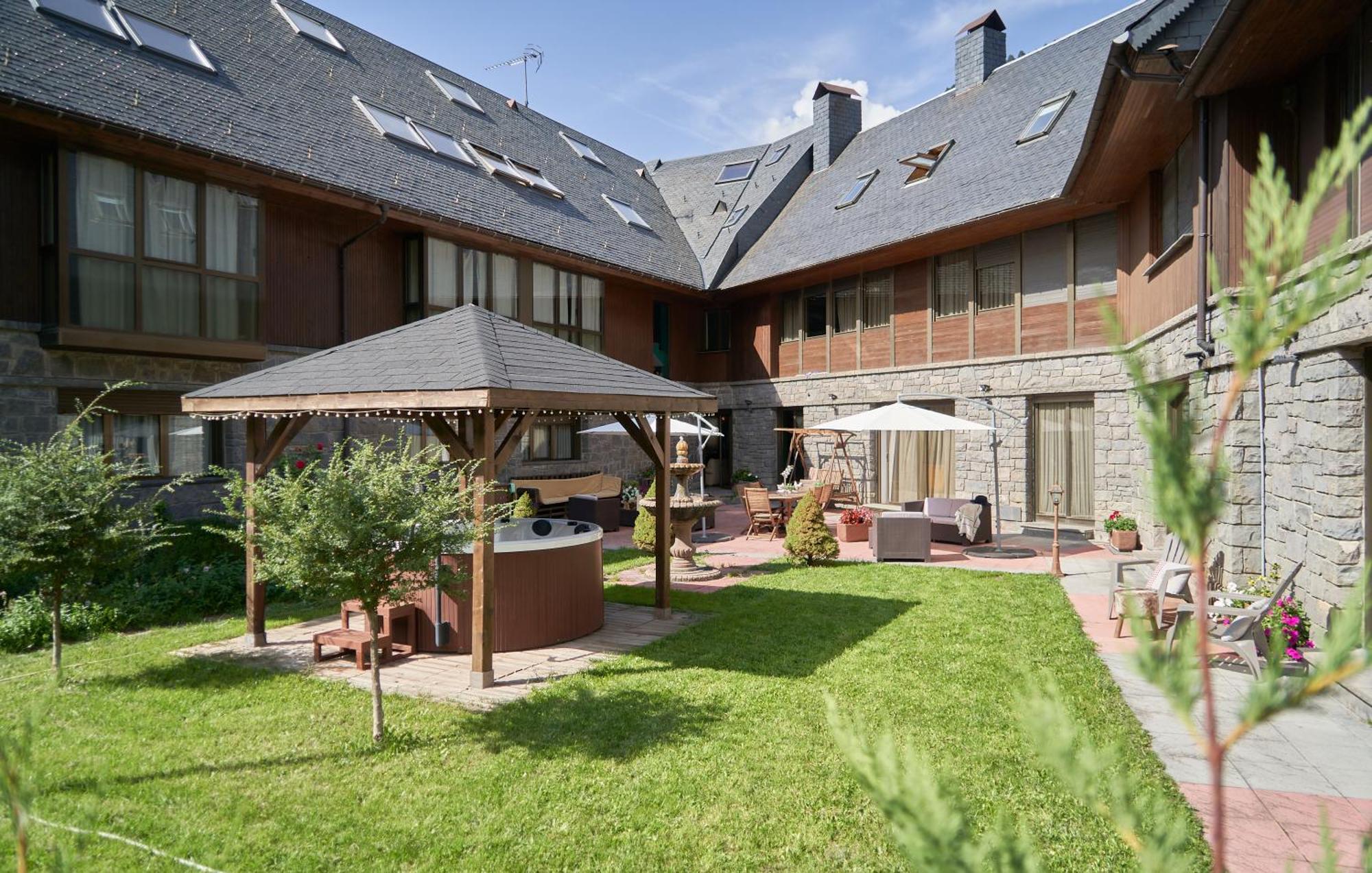 Gran Chalet Hotel & Petit Spa Vielha Exterior foto